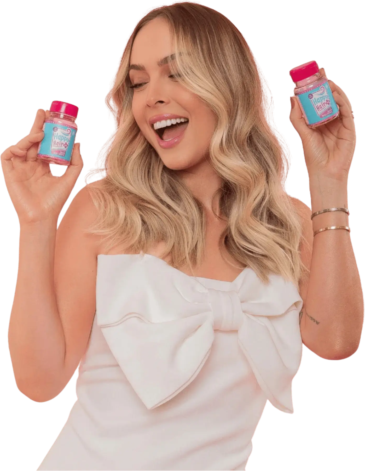 Mulher sorrindo com cabelo saudável e pele radiante